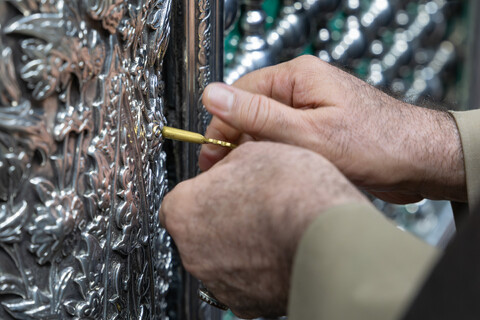 تصاویر/ غبارروبی مضجع مطهر امام رضا علیه‌السلام