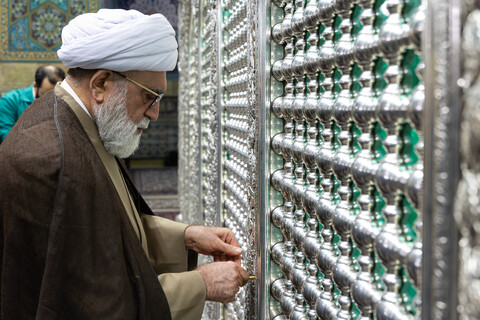 تصاویر/ غبارروبی مضجع مطهر امام رضا علیه‌السلام