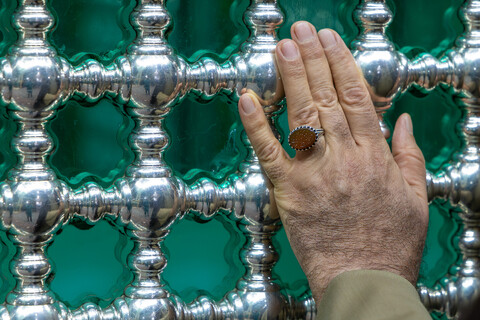 تصاویر/ غبارروبی مضجع مطهر امام رضا علیه‌السلام