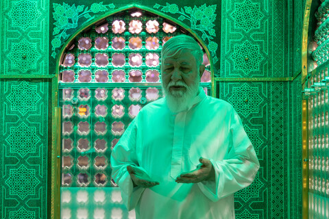 تصاویر/ غبارروبی مضجع مطهر امام رضا علیه‌السلام