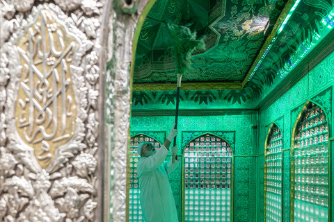 تصاویر/ غبارروبی مضجع مطهر امام رضا علیه‌السلام