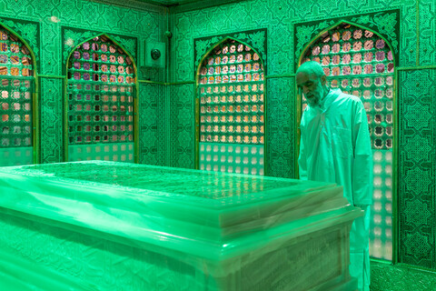 تصاویر/ غبارروبی مضجع مطهر امام رضا علیه‌السلام