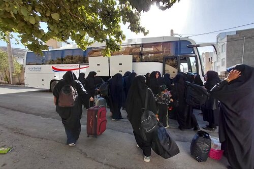 کاروان زیارتی طلاب مدرسه علمیه فاطمه الزهرا(س) دالاهو عازم مشهد مقدس شد+عکس