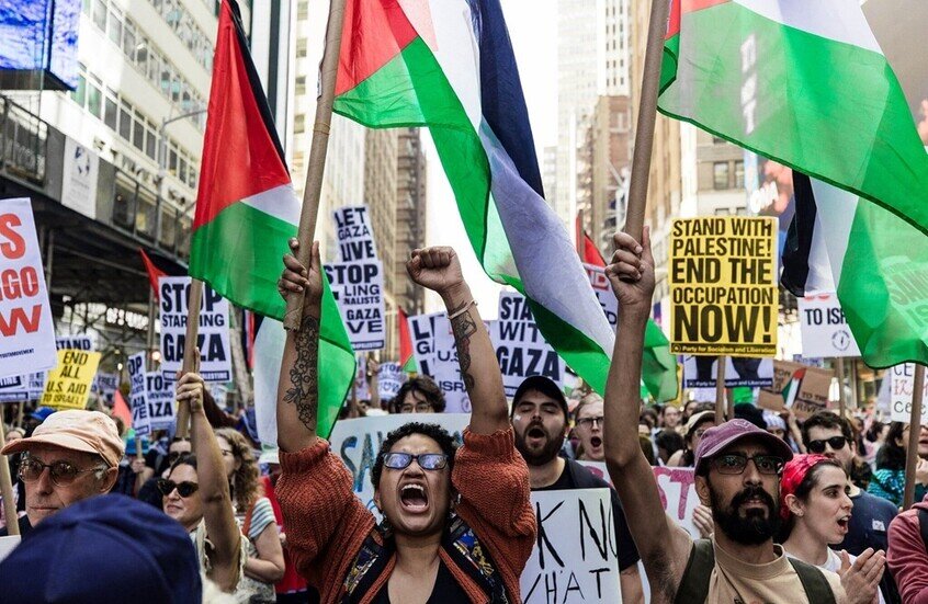 مظاهرة حاشدة في نيويورك تطالب باعتقال "مجرم الحرب نتنياهو"