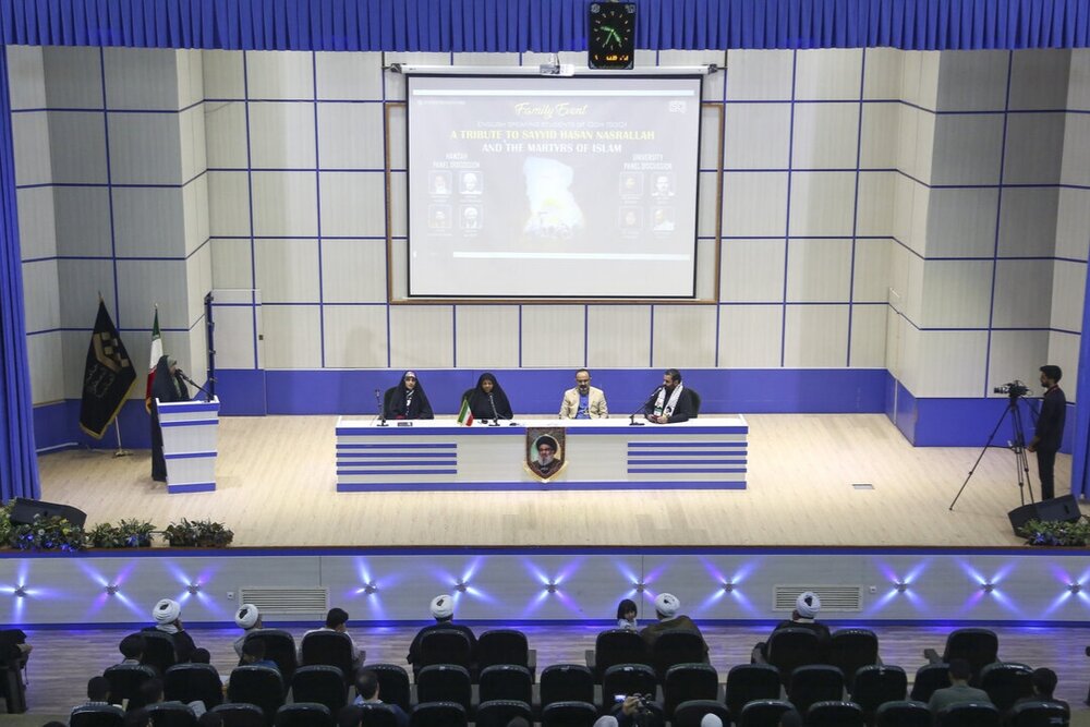 क़ुम अल मुक़द्देसा में अंग्रेज़ी भाषा वाले छात्र एकत्रित हुए; सय्यद हसन नसरल्लाह की शहादत की पहली वर्षगांठ श्रद्धा और सम्मान के साथ मनाई गई