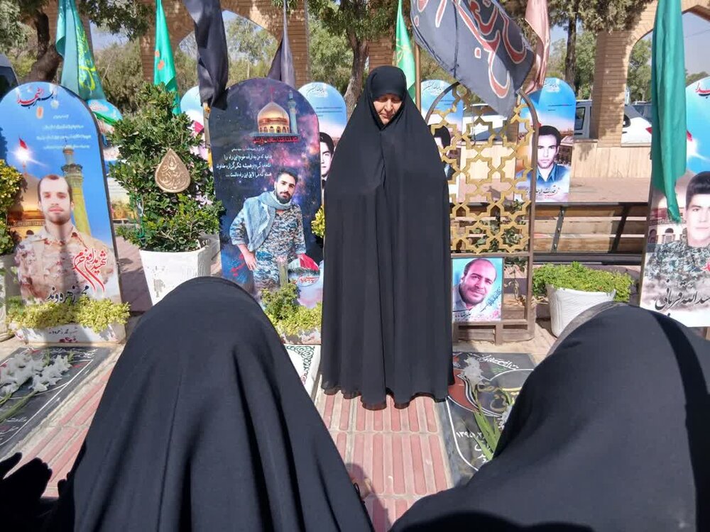 نشست بصیرتی ویژه طلاب در گلزار شهدای اراک