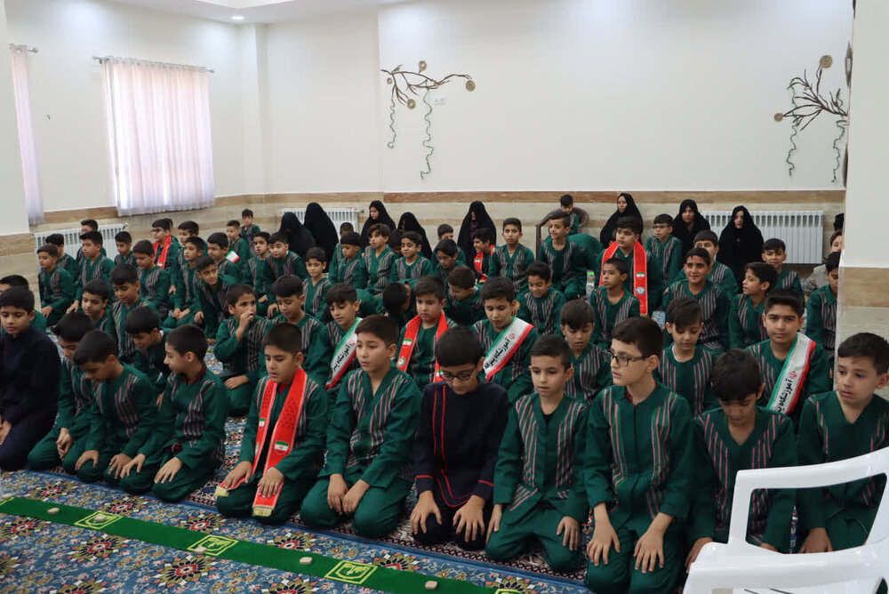 علم، اخلاق و انس با قرآن، سه رمز موفقیت در زندگی است