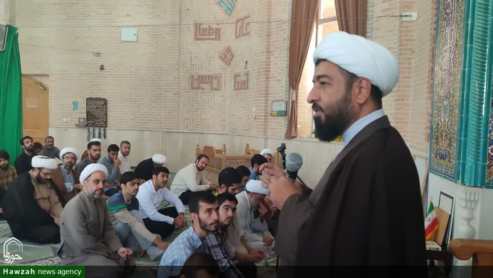 حضور و بازدید معاون حوزه علمیه اصفهان از مدرسه علمیه حضرت صاحب‌الزمان(عج)+ عکس