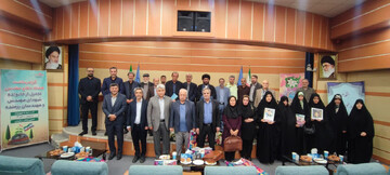 تصاویر/ بزرگداشت هفته دفاع مقدس و تجلیل از خانواده شهدای زنجان