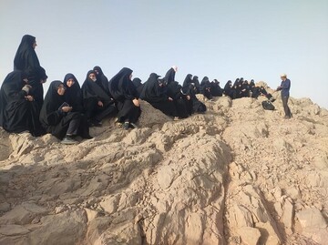 اردوی کوهنوردی طلاب خواهر احمدآبادی در پارک کوهستان اردکان