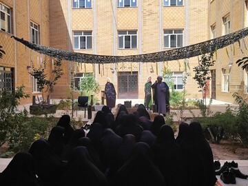 تصاویر/ مراسم گرامیداشت هفته دفاع مقدس در مدرسه علمیه ریحانه النبی(س) اراک