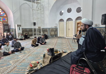 تصاویر/ اجرای طرح مثل خمینی(ره) در مدرسه علمیه امام خمینی(ره) کاشان