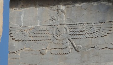 شعار زرتشتی «پندار نیک، گفتار نیک، کردار نیک»؛ ظاهر زیبا، باطن مبهم