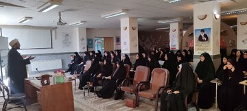 تصاویر/ دوره معرفتی بانوی مجاهد و دوره توانمند سازی بانوان کنشگر میدانی در شاهین دژ