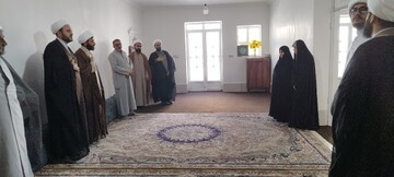 تجلیل مدیر حوزه علمیه سیستان و بلوچستان از خانواده طلبه شهید صادق محمودی+عکس