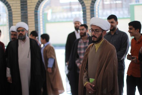 تصاویر| غبار روبی مزار شهدای گمنام توسط طلاب حوزه علمیه بیرجند