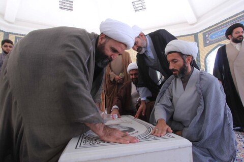 تصاویر| غبار روبی مزار شهدای گمنام توسط طلاب حوزه علمیه بیرجند