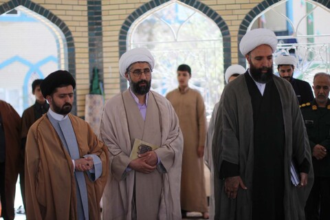 تصاویر| غبار روبی مزار شهدای گمنام توسط طلاب حوزه علمیه بیرجند