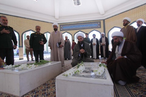 تصاویر| غبار روبی مزار شهدای گمنام توسط طلاب حوزه علمیه بیرجند