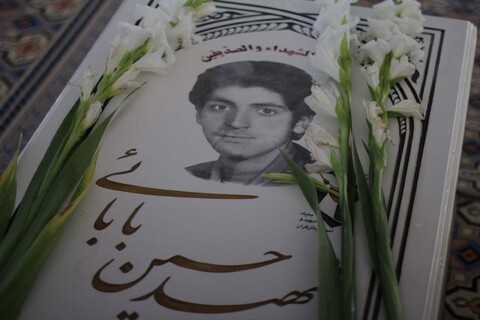 تصاویر| غبار روبی مزار شهدای گمنام توسط طلاب حوزه علمیه بیرجند