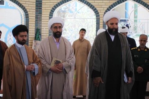 تصاویر| غبار روبی مزار شهدای گمنام توسط طلاب حوزه علمیه بیرجند