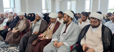 تصاویر برگزاری یادواره شهدای روحانی در مدرسه علمیه خواهران کوهدشت