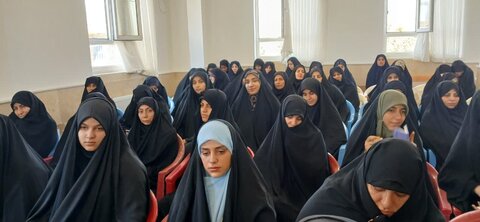 تصاویر برگزاری یادواره شهدای روحانی در مدرسه علمیه خواهران کوهدشت