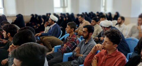 تصاویر برگزاری یادواره شهدای روحانی در مدرسه علمیه خواهران کوهدشت