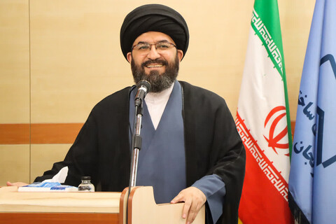 تصاویر/ بزرگداشت هفته دفاع مقدس و تجلیل از خانواده شهدای زنجان