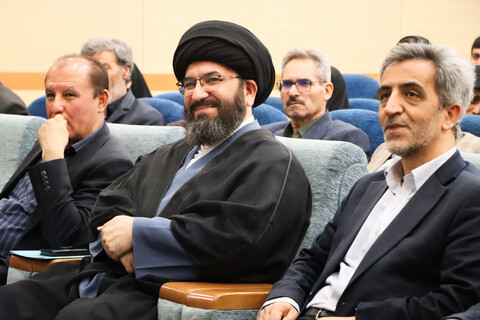 تصاویر/ بزرگداشت هفته دفاع مقدس و تجلیل از خانواده شهدای زنجان