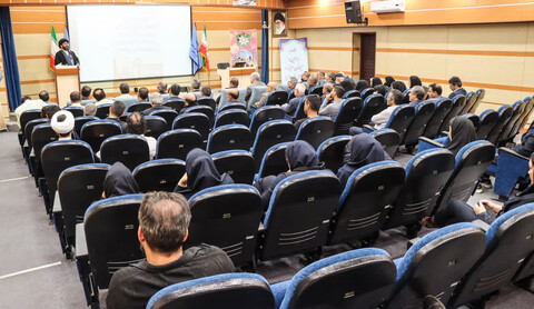 تصاویر/ بزرگداشت هفته دفاع مقدس و تجلیل از خانواده شهدای زنجان