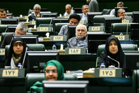 تصاویر/ حضور خادمان حرم حضرت عبدالعظیم حسنی(ع) در صحن علنی مجلس