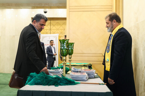 تصاویر/ حضور خادمان حرم حضرت عبدالعظیم حسنی(ع) در صحن علنی مجلس