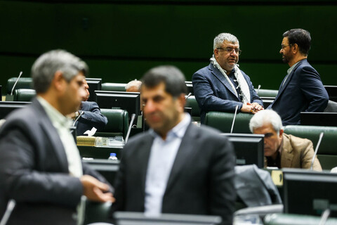 تصاویر/ حضور خادمان حرم حضرت عبدالعظیم حسنی(ع) در صحن علنی مجلس