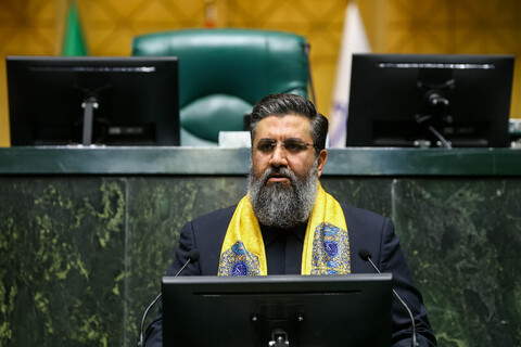 تصاویر/ حضور خادمان حرم حضرت عبدالعظیم حسنی(ع) در صحن علنی مجلس