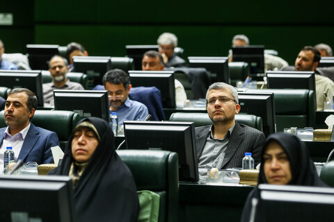 تصاویر/ حضور خادمان حرم حضرت عبدالعظیم حسنی(ع) در صحن علنی مجلس