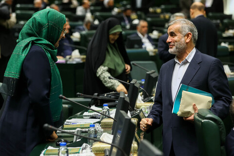 تصاویر/ حضور خادمان حرم حضرت عبدالعظیم حسنی(ع) در صحن علنی مجلس