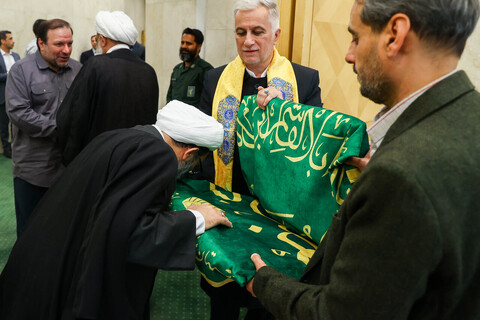 تصاویر/ حضور خادمان حرم حضرت عبدالعظیم حسنی(ع) در صحن علنی مجلس