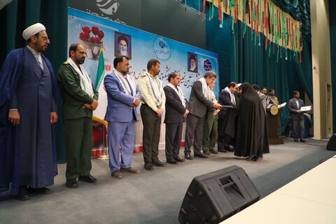 تصاویر/ رگزاری ششمین آیین تجلیل و تکریم پیشکسوتان دفاع مقدس و مقاومت استان با حضور استاندار یزد