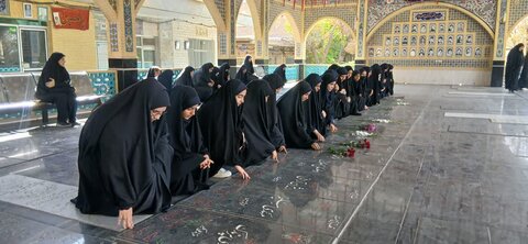 تصاویر/مراسم غبارروبی و تجدید میثاق با شهدا با حضور طلاب مدرسه علمیه الهیه ساوه