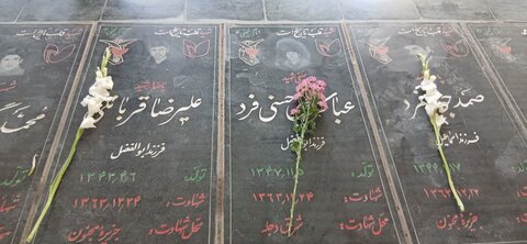 تصاویر/مراسم غبارروبی و تجدید میثاق با شهدا با حضور طلاب مدرسه علمیه الهیه ساوه