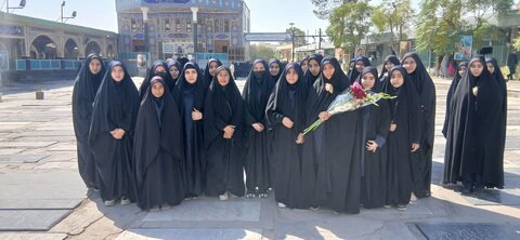 تصاویر/مراسم غبارروبی و تجدید میثاق با شهدا با حضور طلاب مدرسه علمیه الهیه ساوه