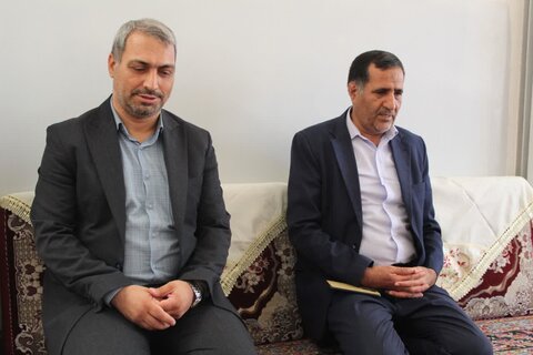 تصاویر/دیدار امام جمعه و اعضای شورای تامین شهرستان آران و بیدگل با خانواده شهدای دفاع مقدس