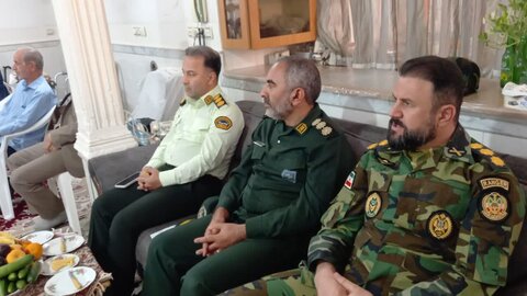 تصاویر/دیدار امام جمعه و اعضای شورای تامین شهرستان آران و بیدگل با خانواده شهدای دفاع مقدس