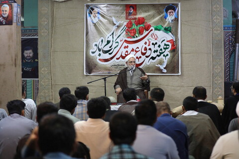 تصاویر/ مراسم گرامیداشت هفته دفاع مقدس در مدرسه الهادی قم