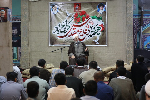 تصاویر/ مراسم گرامیداشت هفته دفاع مقدس در مدرسه الهادی قم