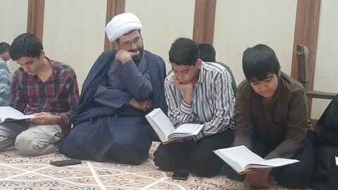 جلسه قرائت قرآن در مدرسه علمیه مدینه العلم کاظمیه