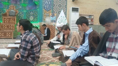 جلسه قرائت قرآن در مدرسه علمیه مدینه العلم کاظمیه