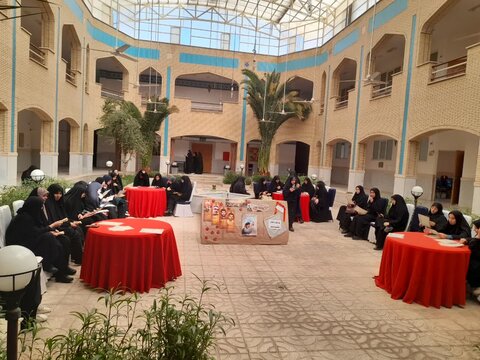 تصاویر/ برپایی محفل نورانی قرآن‌خوانی در ساوه به مناسبت هفته دفاع مقدس