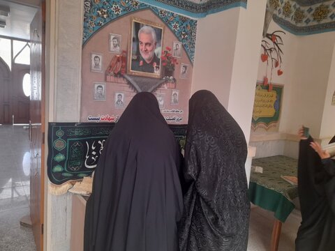 تصاویر/ برپایی محفل نورانی قرآن‌خوانی در ساوه به مناسبت هفته دفاع مقدس